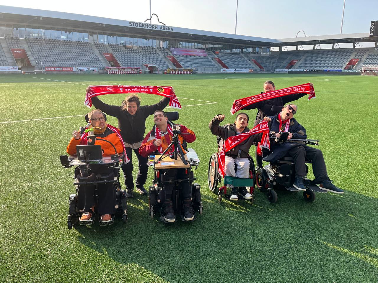 Die Stiftung Aarhus erlebte bei einer Stadionführung den FC Thun mit allen seinen Facetten. Das Team Engagement freut sich besonders darüber, auch Menschen mit einer körperlichen oder mehrfachen Beeinträchtigung ein besonderes Erlebnis im Stadion zu ermöglichen.